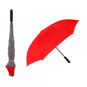 Paraguas reversible con apertura y cierre manual. Se conforma de 8 paneles y mango de plástico. Incluye una funda con agarradera.